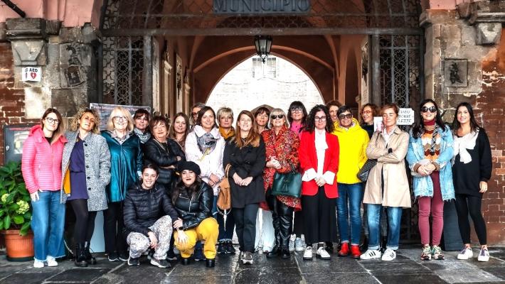 Negozianti in trincea per le donne: il successo della raccolta fondi 