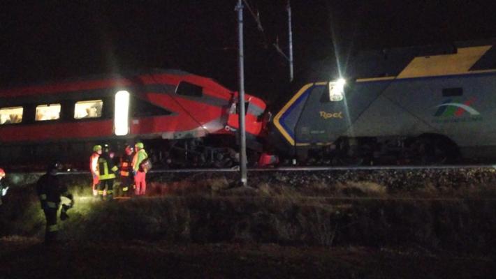 Faenza, scontro tra una "Freccia" e un regionale sulla linea Bologna-Rimini: 17 persone ferite e circolazione bloccata