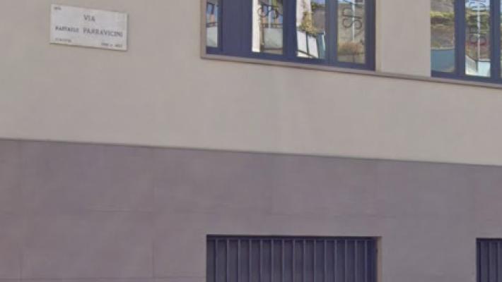 Operaio muore schiacciato dal carico di una gru a Milano 