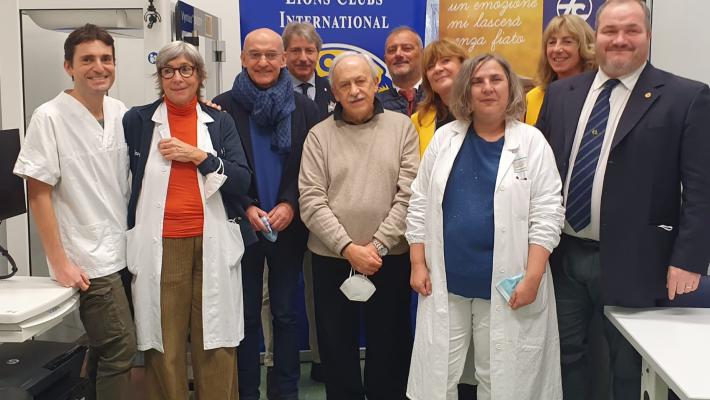 I nove Lions Club di Parma donano un nuovo pletismografo al Maggiore
