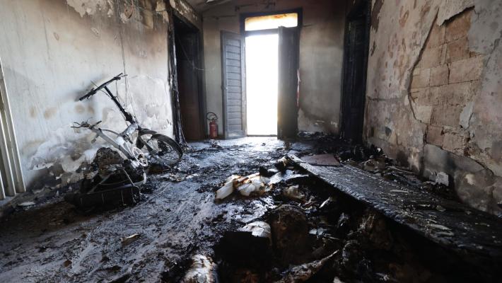 Incendio nella notte a Betania, tre persone intossicate, ospiti evacuati