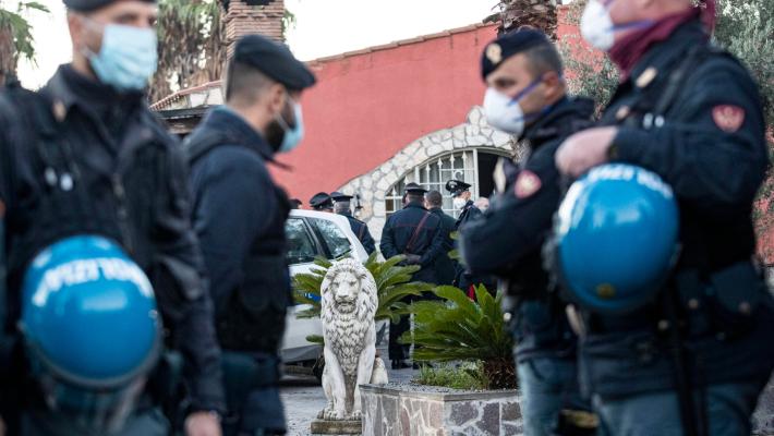 Roma, "Uccido te e le tue figlie come cani": arrestato per minacce alla moglie un boss del Clan Casamonica