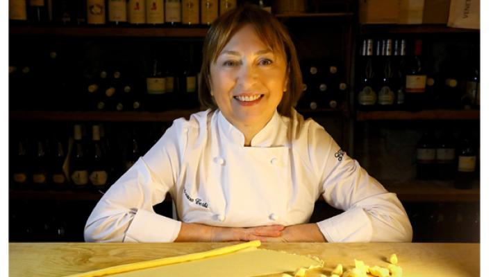 Mezze maniche, un primo piatto della festa, simbolo della Bassa