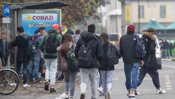 Telecamere contro i bulli davanti alle scuole superiori