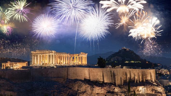 Auguri in viaggio: qualche idea per un capodanno diverso: tra Grecia e Spagna