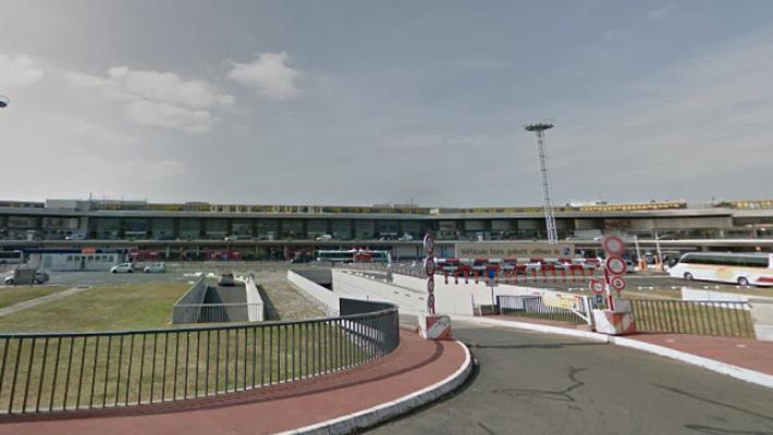 Un uomo viaggia dall'Algeria alla Francia nel carrello di un aereo: è vivo ma in grave ipotermia