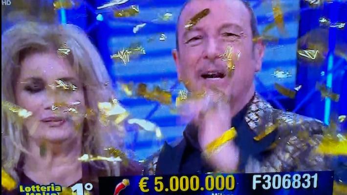 Il primo premio della Lotteria Italia (da 5 milioni di euro) è stato venduto a Milano, il secondo a Salerno, il terzo a Pavia, il quarto a Brescia e quinto a Rimini   Un premio da 100mila euro è stato