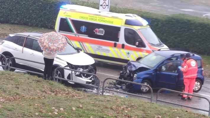 Ramiola, scontro tra due auto: 5 persone ferite. Tra loro due undicenni