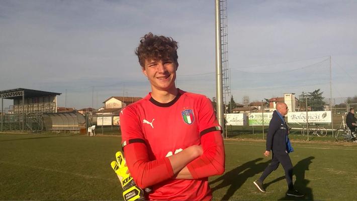Il portiere parmigiano Filippo Rinaldi (ora all'Olbia) aggredito in campo dal padre di un giocatore del Cesena