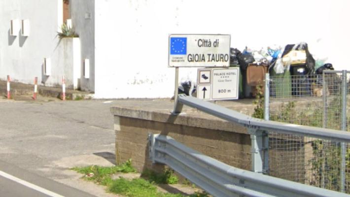 Bimba di 7 anni abusata dal bidello: ai domiciliari un sessantenne a Gioia Tauro