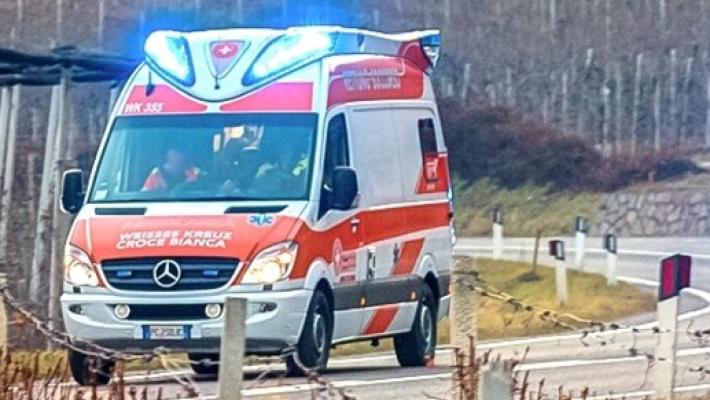 Colpito da albero che stava tagliando, muore a Massa Carrara