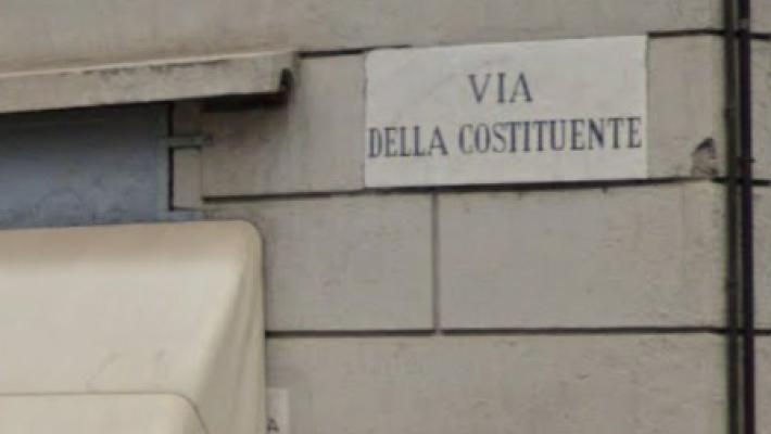 Rapina e aggredisce l’addetto alla sicurezza di un supermercato: arrestata e subito liberata