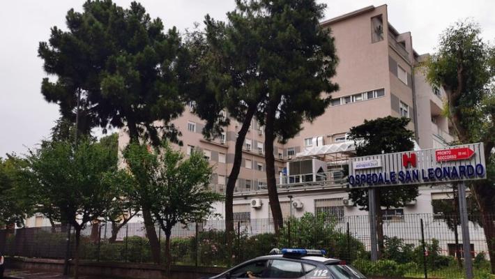 A 16 anni minaccia di darsi fuoco, mamma picchiata dal padre