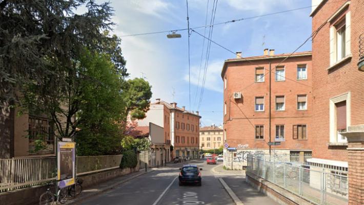 Bologna: "Aggredito in strada da 4 o 5 giovani, nessuno mi ha aiutato. Cerco testimoni" 