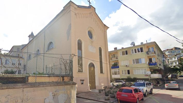 Attacco a una chiesa italiana a Istanbul, un morto