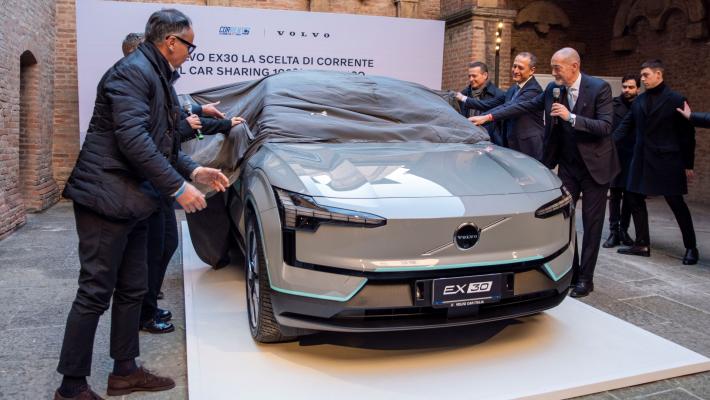 300 Volvo EX30 al gruppo Tper