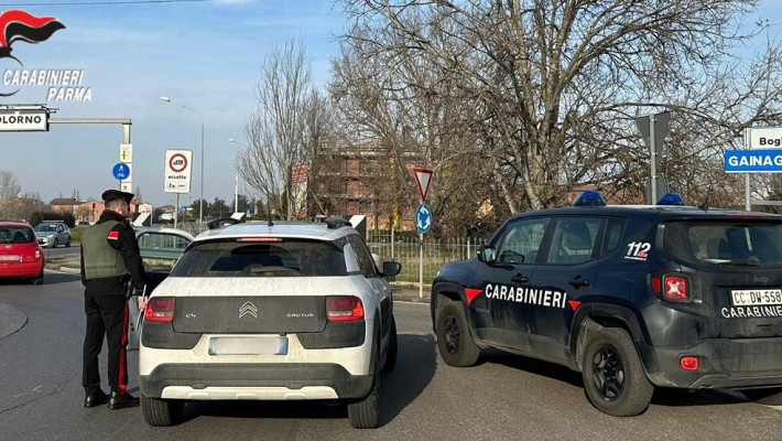 Guida senza patente e non si ferma all'alt dei carabinieri. Denunciato extracomunitario