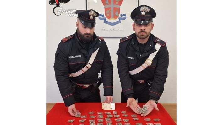 Nel marsupio aveva 76 bustine di marjuana pronte da vendere: in manette pusher nigeriano molto "attivo" in Oltretorrente