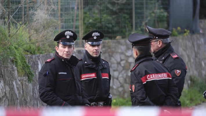 Palermo, strage in famiglia: l'uomo che ha ucciso la moglie e i due figli aveva due complici che sono stati arrestati. La figlia superstite: "Hanno fatto un esorcismo per scacciare il demonio"