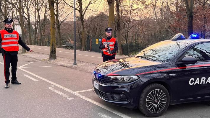 Fanno spesa al supermercato senza pagare: nei guai tre tunisini