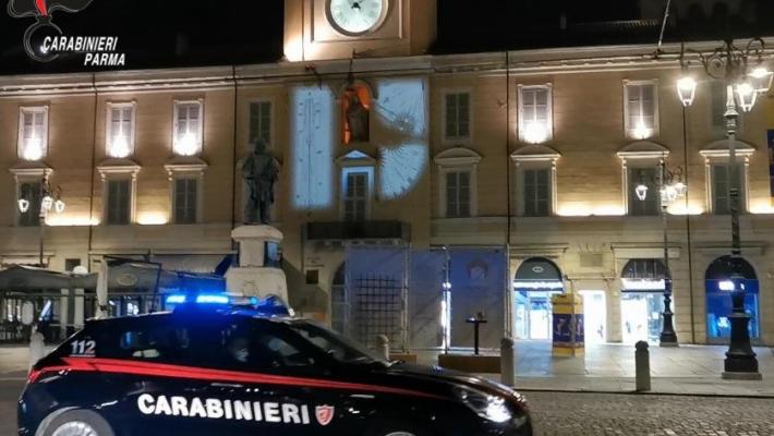 Ruba superalcolici per due volte in un supermercato del centro: denunciata