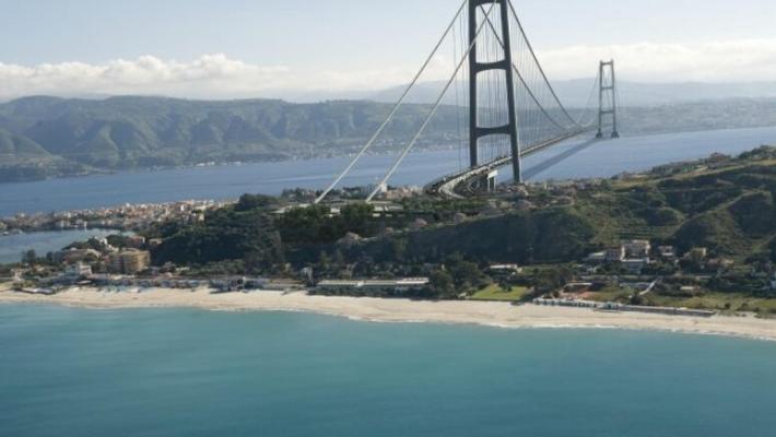 Via libera al progetto del ponte sullo stretto di Messina, Salvini: "I cantieri entro l'anno, apertura  nel 2032"