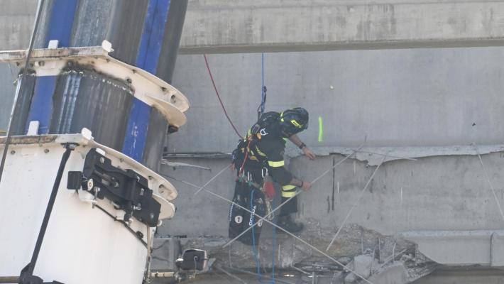Crollo di Firenze: trovato il corpo del quinto operaio