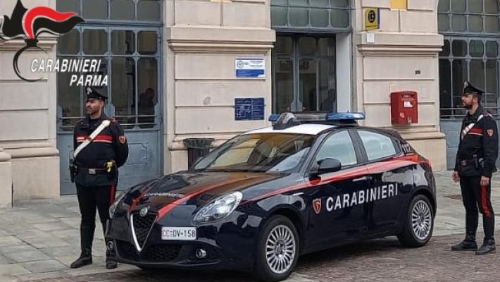 Lite in centro a Fidenza, un uomo preso a bottigliate: trovato l'aggressore