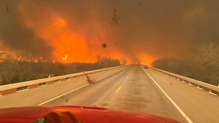Si aggrava l'incendio in Texas: &egrave; il pi&ugrave; grande della storia dello Stato