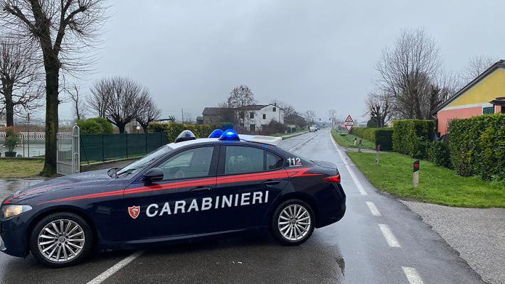 Fuga di gas e danni alla rete pubblica per un incidente stradale: strada chiusa dai carabinieri