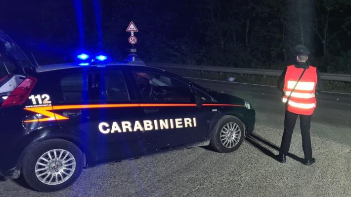 In auto oggetti da scasso: denunciati dai carabinieri