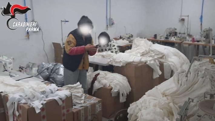 Colorno: i carabinieri sequestrano casolare adibito a laboratorio tessile. 2 persone denunciate e decine di migliaia di euro di multe comminate