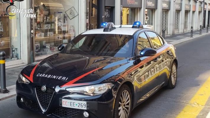 Parma: individuati i presunti autori di una rapina commessa nei pressi di un istituto scolastico. Indagati un 15enne ed un 16enne residenti in provincia