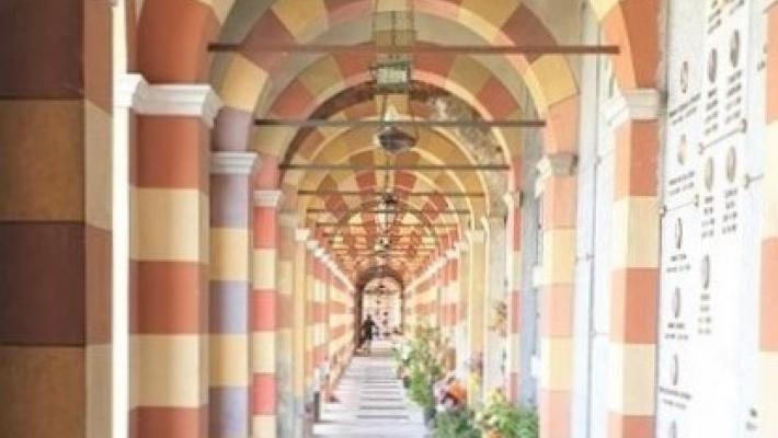 Cimitero, ancora fiori rubati dalle tombe 