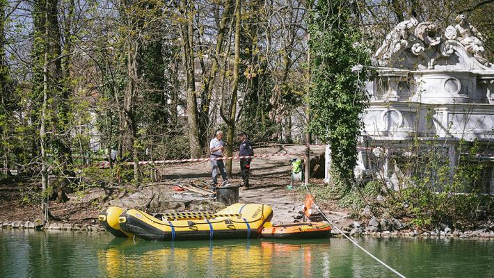  Lavori di manutenzione del verde nella fontana del laghetto del Parco Ducale