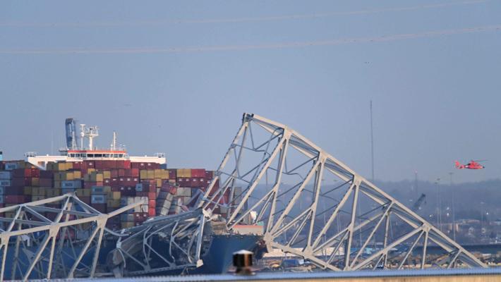 Urto con una nave cargo, crolla il ponte di Baltimora