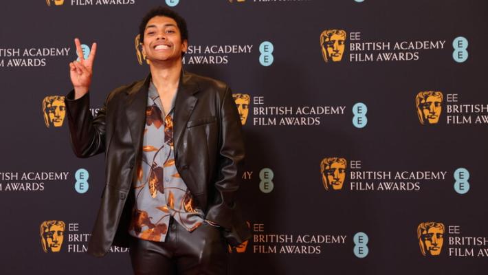 L'attore britannico Chance Perdomo morto in un incidente in moto. Aveva 27 anni