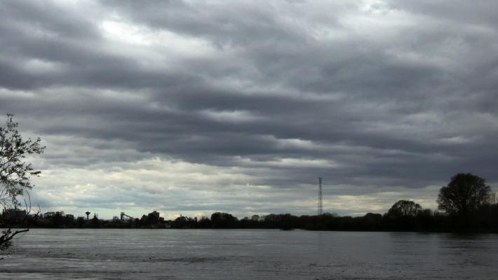 La piena del Po &egrave; passata nella Bassa. Trasporto eccezionale via fiume bloccato per motivi di sicurezza 