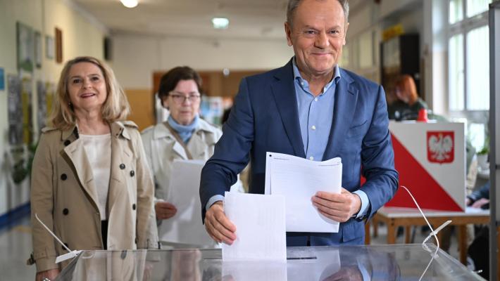Polonia, l'alleanza del premier Tusk  vince le elezioni amministrative 