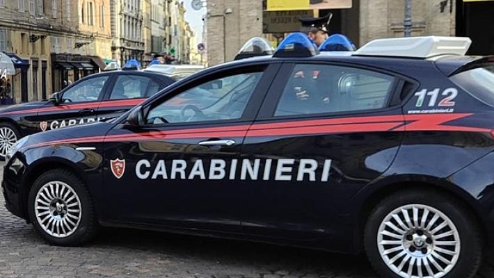 Ruba prodotti da forno e di pasticceria da un supermercato cittadino, spintona gli addetti alla sicurezza e fugge con la refurtiva. Denunciato 25enne senegalese