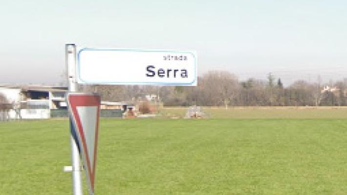 Scontro tra due auto a Porporano e una si ribalta. Arrivano 118, vigili del fuoco e l'elisoccorso: un ferito al pronto soccorso