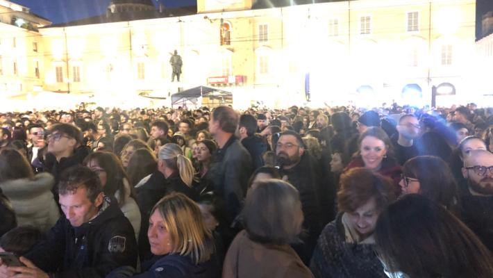 Festa della liberazione: piazza Garibaldi gremita per il concerto di Dargen D'Amico
