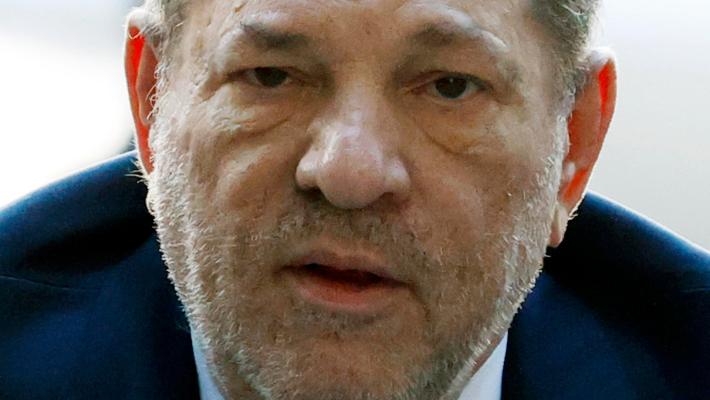 La Corte suprema di New York annulla la condanna per stupro nei confronti di Harvey Weinstein per motivi procedurali