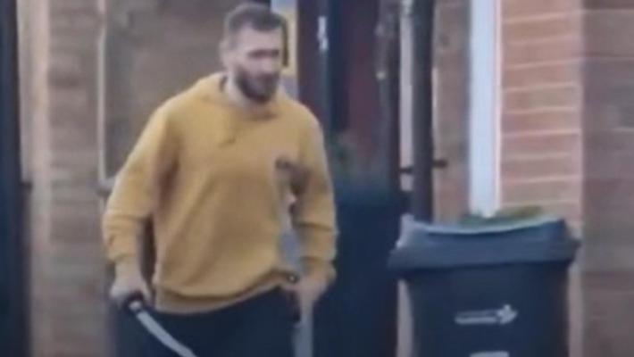 Londra, un 13enne morto e diversi accoltellati con una katana vicino a una stazione della metro. Arrestato 36enne