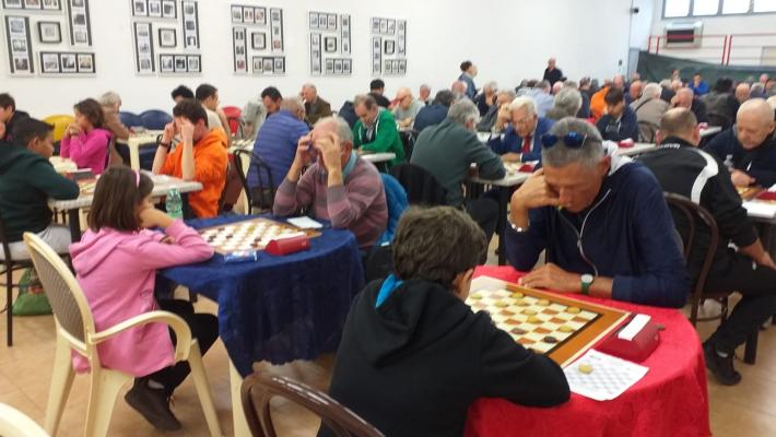 I campionissimi di dama di nuovo in gara al Castelletto