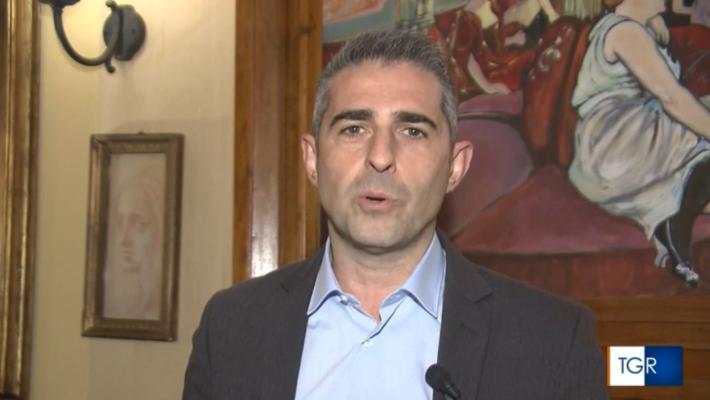 Pizzarotti: "Intelligenza artificiale, servono corsi di formazione garantiti e retribuiti per i cittadini disoccupati"