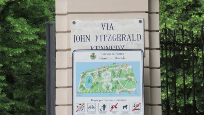 Parco Ducale, poco rispetto per John Fitzgerald Kennedy