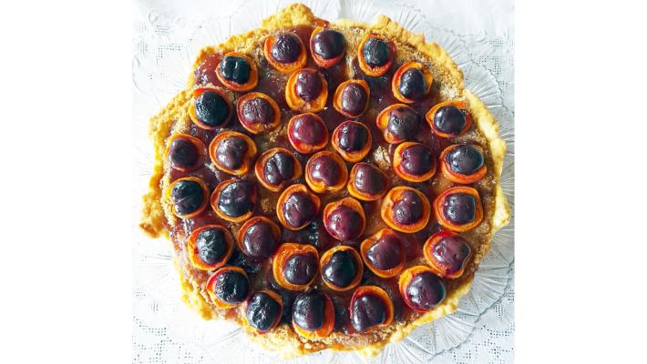 Crostata  albicocche e ciliegie