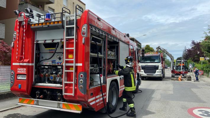 Fuga di gas in via Berzioli: vigili del fuoco al lavoro