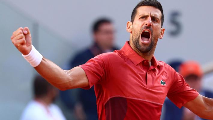 Roland Garros: Djokovic fatica ma va ai quarti